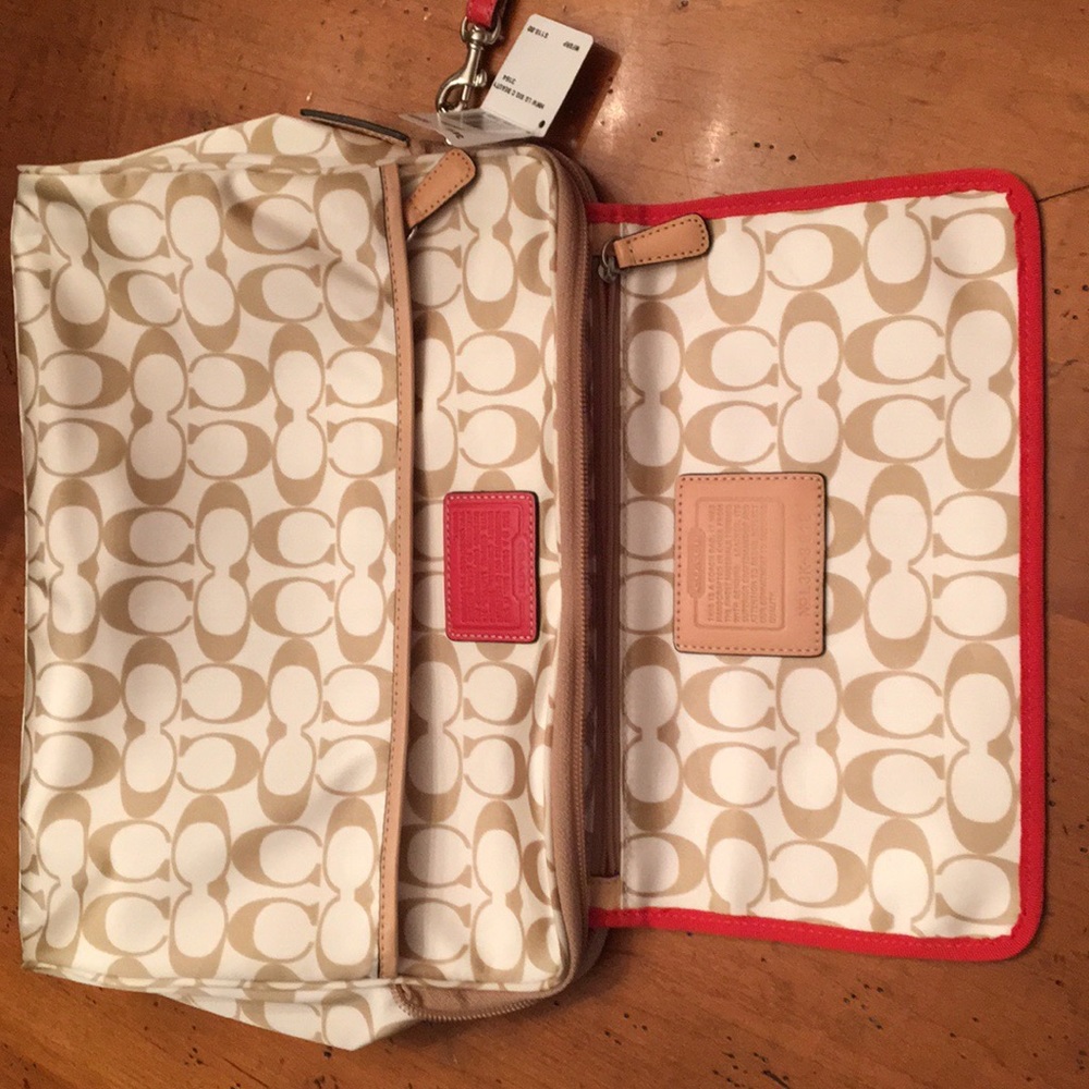 Coach - Picture 2 of 8